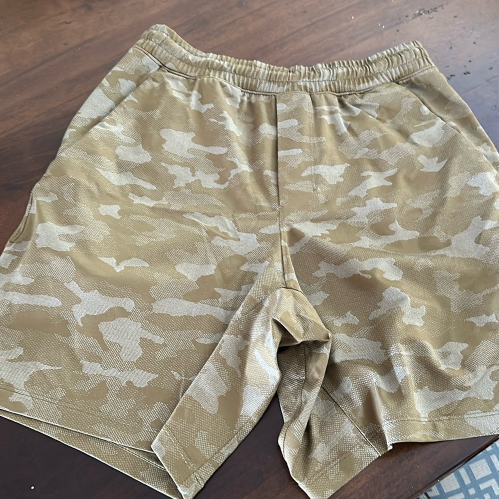 Men’s Lululemon Camo shorts size SMALL